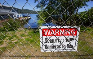 A fence has been put up where Northeast 130th Street ends at Lake Washington. The…