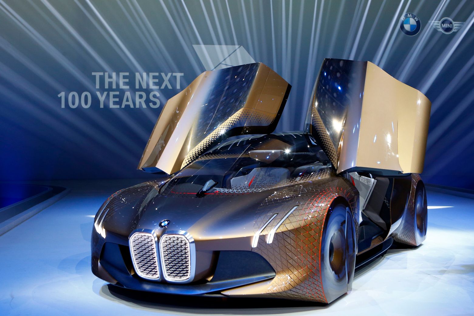 VIDEO BMW Luncurkan Model Mobil Seri Terbaru Untuk 100 Tahun Ke