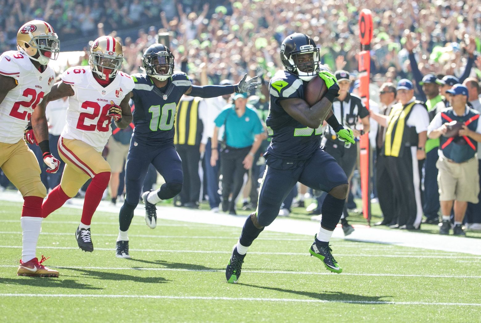 Grading the game: Seahawks get high marks all around vs. 49ers, with caveat of Russell Wilson injury