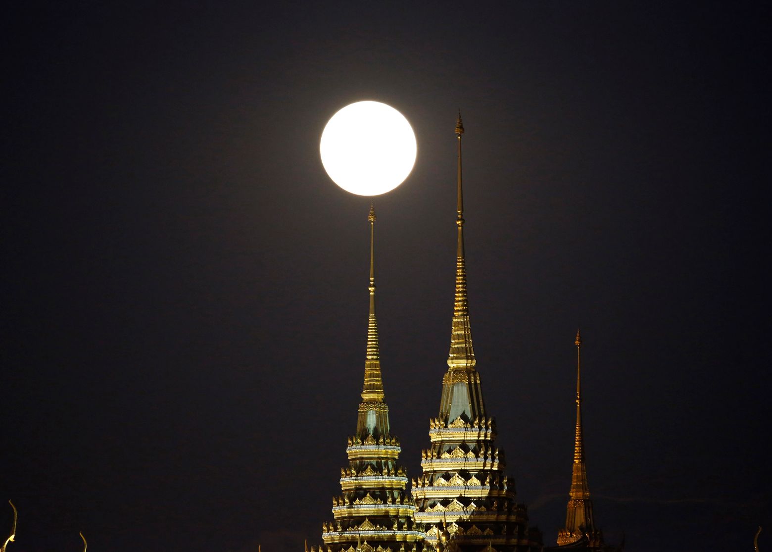 The moon rises over the Grand Palace in Bangkok, Thailand Monday, Nov. 14, 2016. The brightest moon in almost 69 years lights up the sky this week in a treat for star watchers around the globe. (AP Photo/Sakchai Lalit)