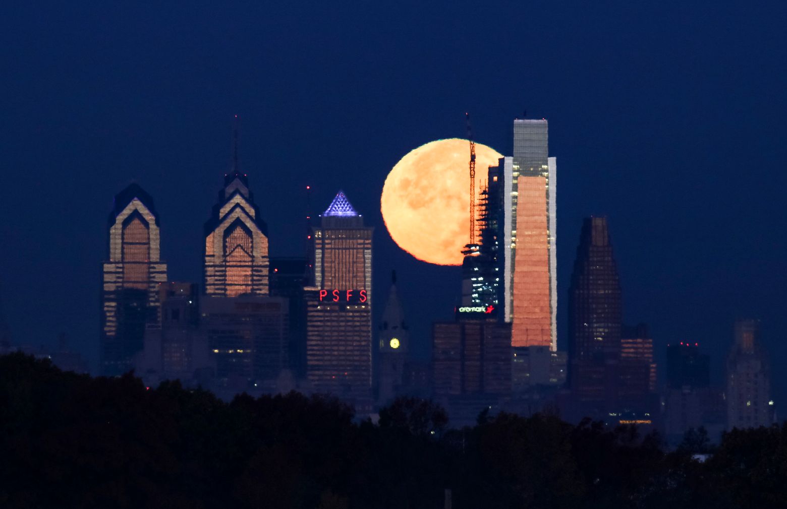 The supermoon sets behind the Philadelphia skyline on Monday, Nov. 14, 2016. The brightest moon in almost 69 years lights up the sky this week in a treat for star watchers around the globe. (AP Photo/Joseph Kaczmarek)