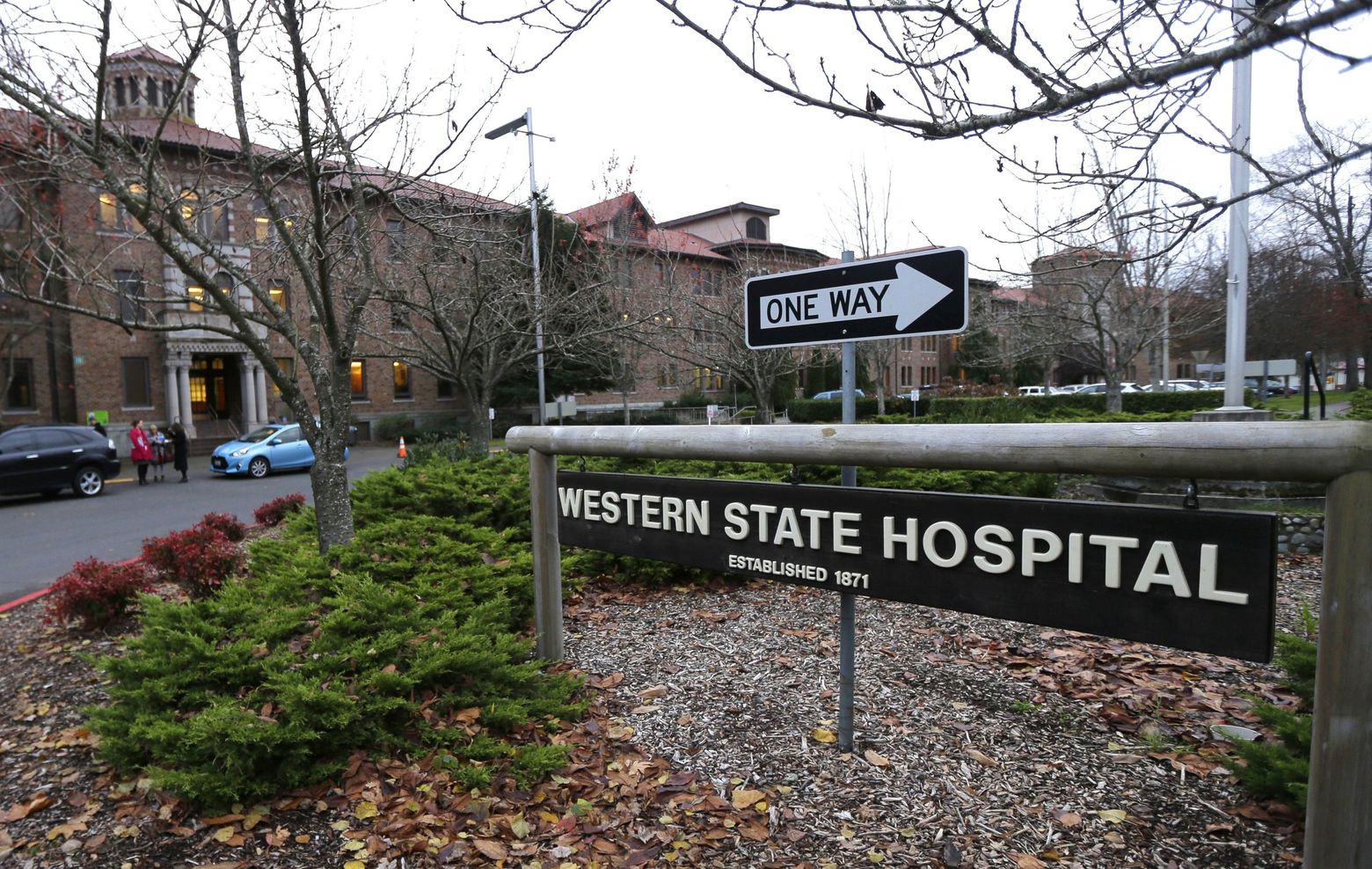 Western State Hospital employee charged with molesting 4 patients
