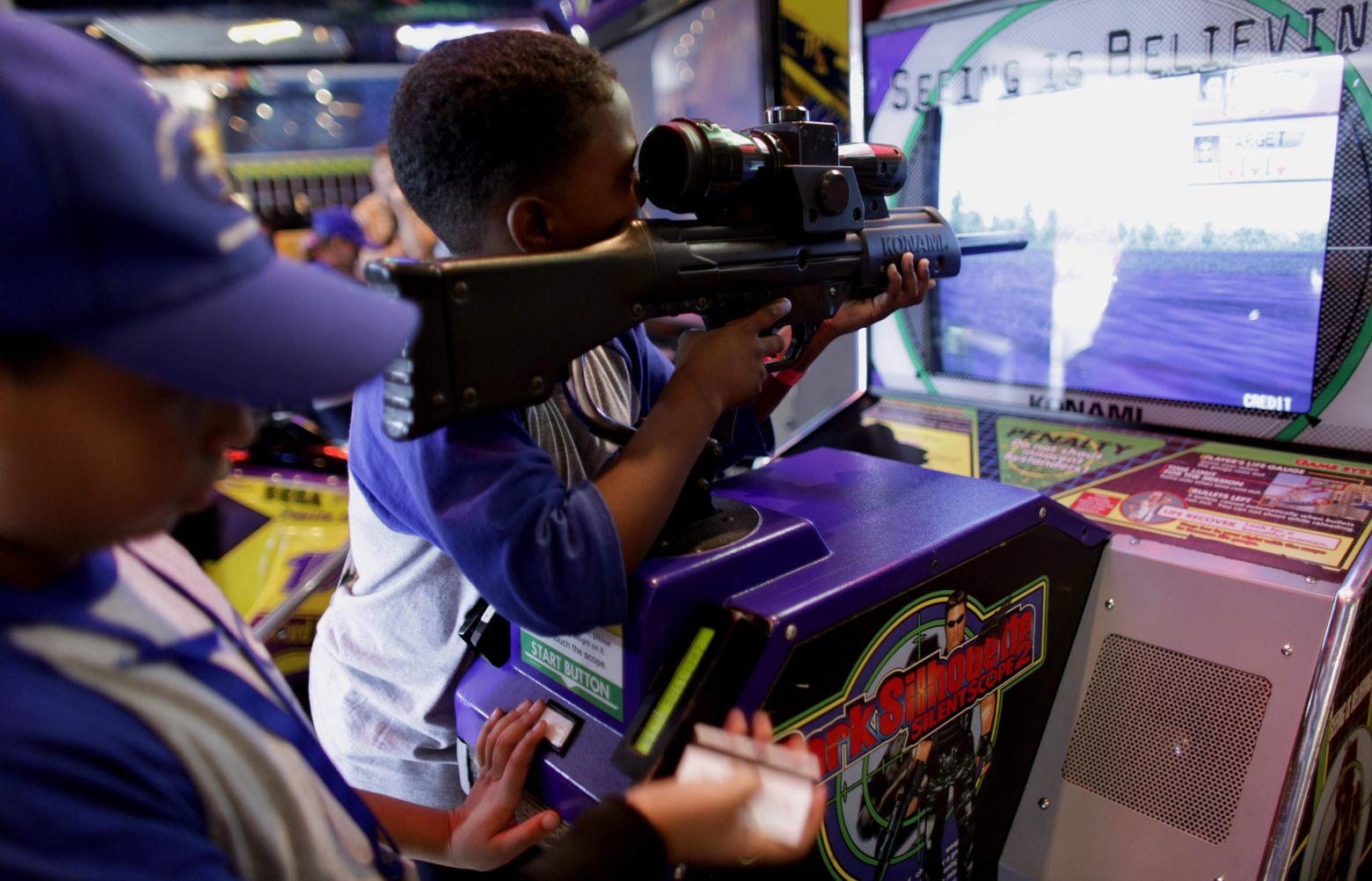 A superexposição de crianças a jogos violentos acaba banalizando a violência, sendo muito prejudicial -- mas isso vale também para outras mídias.