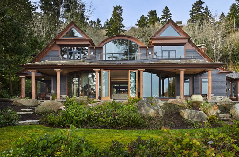 Secluded Waterfront Retreat In The Pacific Northwest