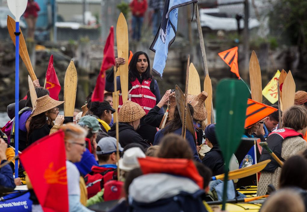 â€˜Paddle in Seattleâ€™ protesters gather against Shell oil 