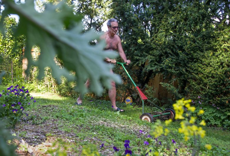 Brave Brits strip off and grab their tools for World Naked 