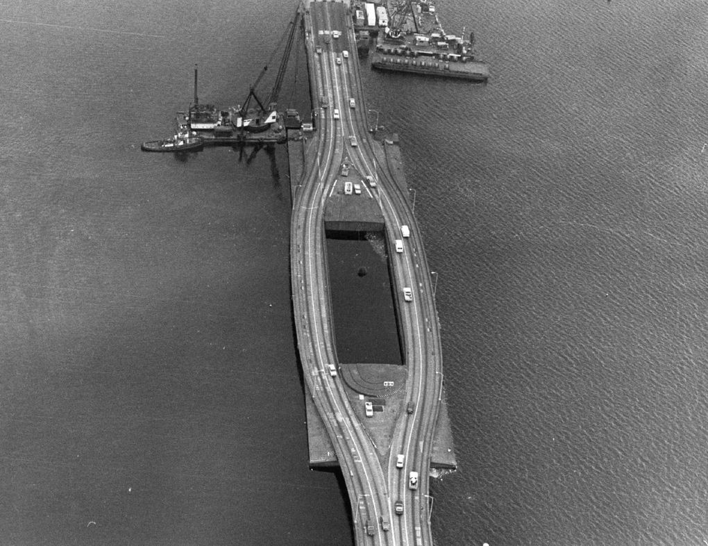 From The Archives A Look Back At The I 90 Floating Bridges