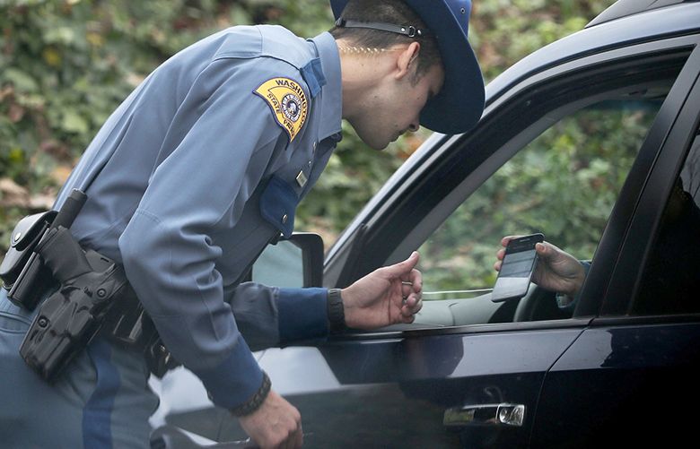 What Drivers Can And Cannot Do Under Washington State S New Distracted Driving Law The Seattle Times - Washington State Patrol Car Seat Laws
