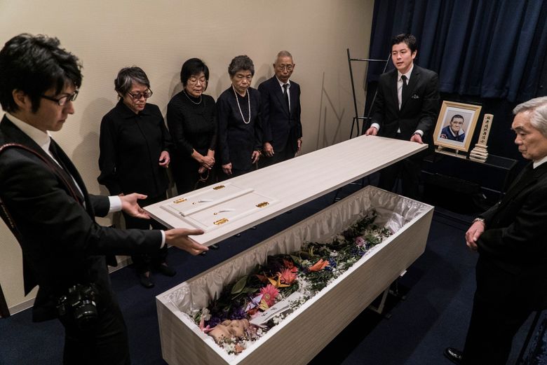 The funeral for Hajime Iguchi at Sousou, a so-called corpse hotel in the Tokyo suburb of Kawasaki City, Japan. (BEN C. SOLOMON/NYT)