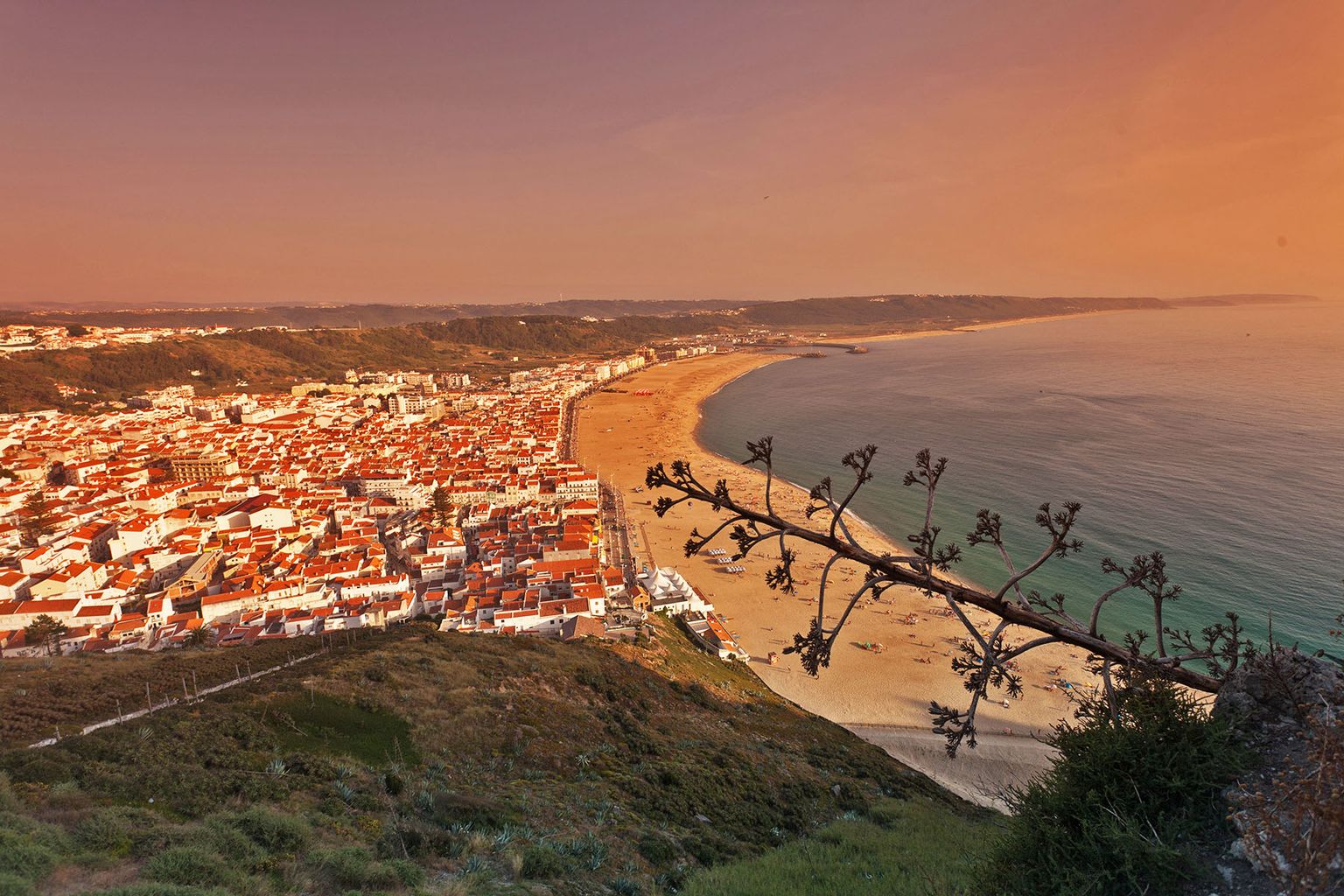 best time of year to visit nazare portugal