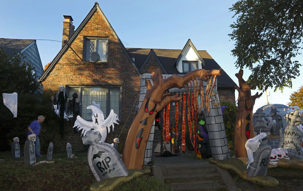 Front Yard Halloween Decoration Ideas