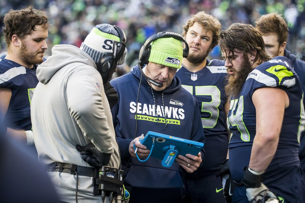 Seahawks offensive line and assistant head coach Tom Cable talks with his unit. (Bettina Hansen / The Seattle Times)