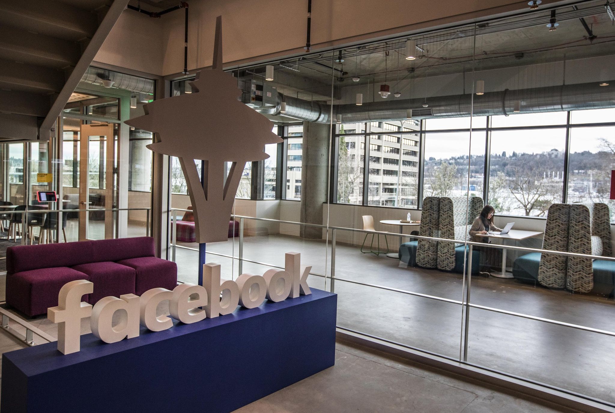 Facebook, with 2,000 employees in Seattle, expands into new building ...