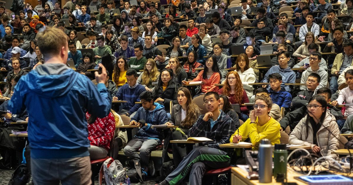 As STEM majors soar at UW, interest in humanities shrinks — a potentially costly loss | The Seattle Times