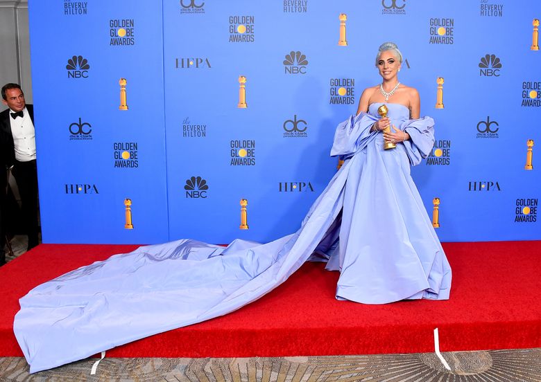 GloriaGaynor - Lady Gaga - Σελίδα 31 Urn-publicid-ap-org-f0869be291c74f4ab27a2bb49bd1a6dd76th_Annual_Golden_Globe_Awards_-_Press_Room_59380-780x552