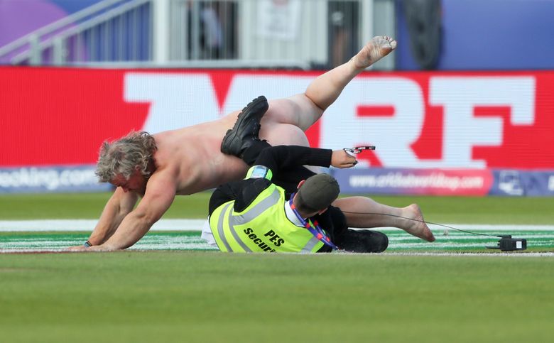 Big Bash League streakers face fines after being charged 