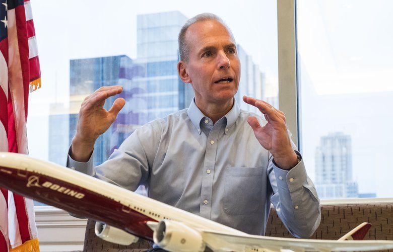 El CEO de Boeing, Dennis Muilenburg, fotografiado en la sede de la compaÃ±Ã­a en enero, dijo a los inversores el miÃ©rcoles que los motores GE del aviÃ³n 777X no estarÃ­an listos para el primer vuelo hasta principios de 2020. (Dean Rutz / Seattle Times)