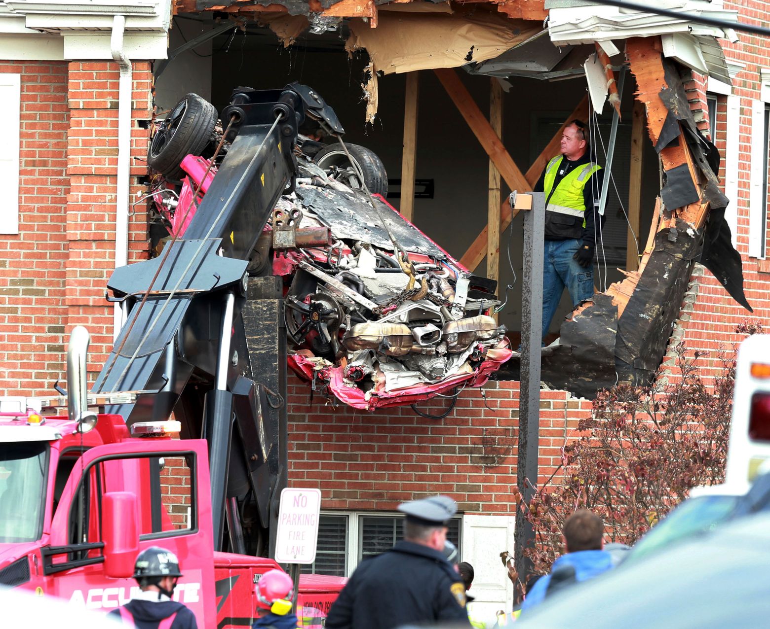 2 Dead After Porsche Crashes Into Buildings 2nd Floor The Seattle Times
