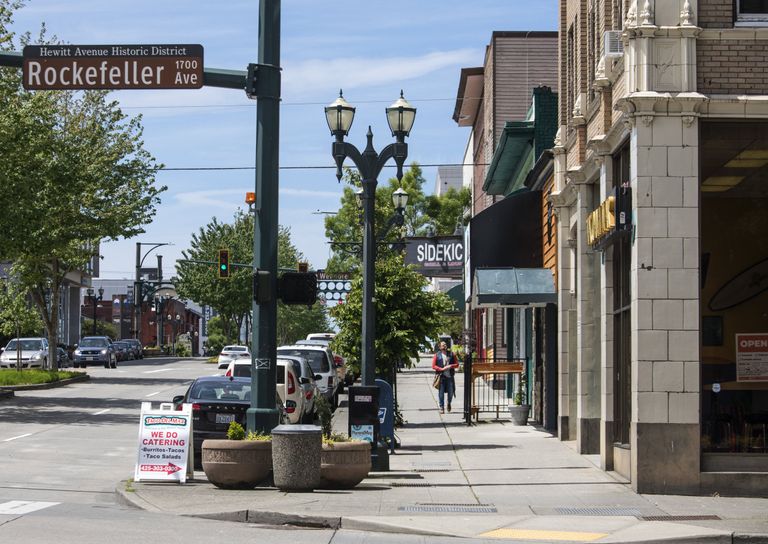 Downtown Everett was very quiet on Thursday. At the corner of Rockefeller Avenue and Hewitt Avenue, a sign promotes takeout available at the nearby Taco del Mar. (Steve Ringman / The Seattle Times) 