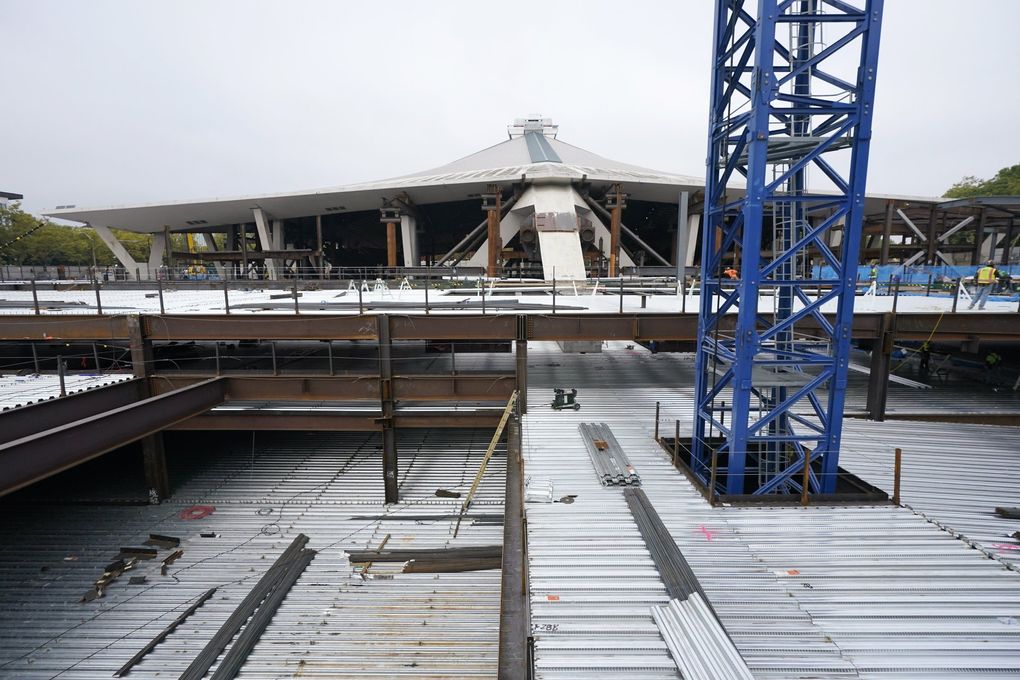 Climate Pledge Arena construction: Roof reattached, lower ...