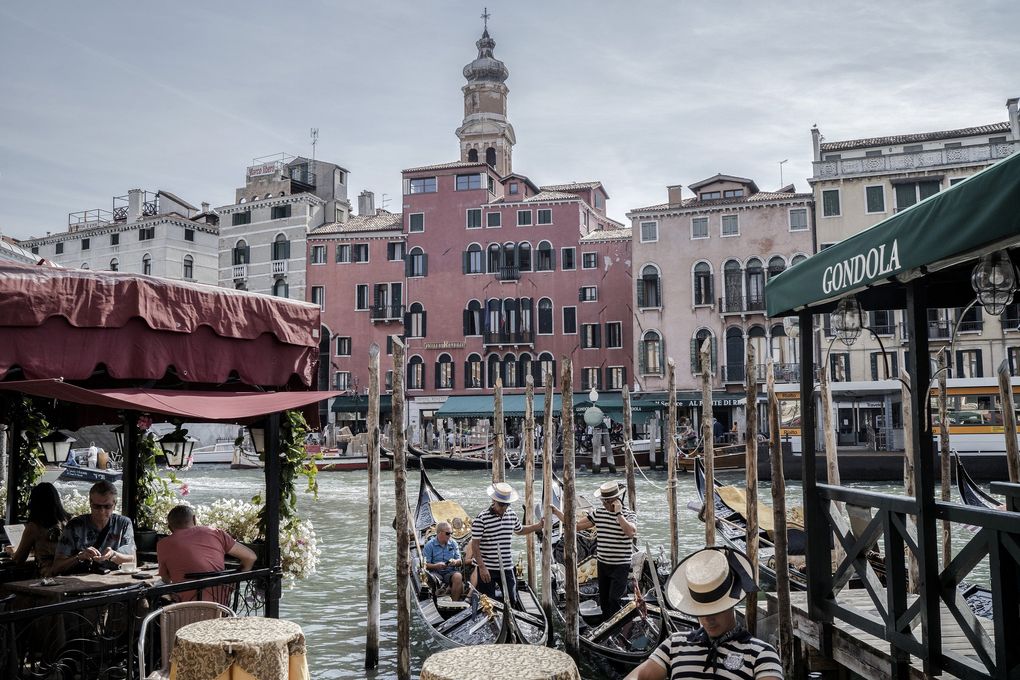 A view of the Grand Canal in Venice, Italy, Sept. 13, 2021. The city’s leaders are acquiring the cellphone data of unwitting tourists and using hundreds of surveillance cameras to monitor visitors and prevent crowding. (Alessandro Grassani / The New York Times) 