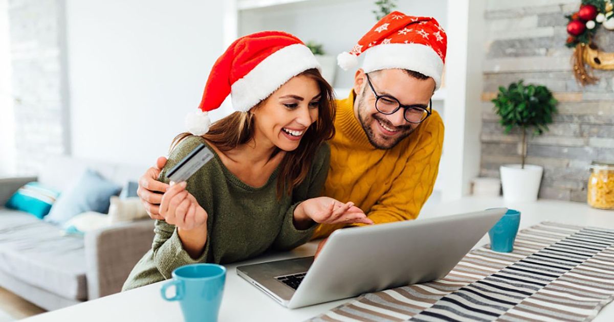Save this holiday season with credit card rewards